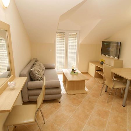 מאקרסקה Apartments Villa Bondi מראה חיצוני תמונה